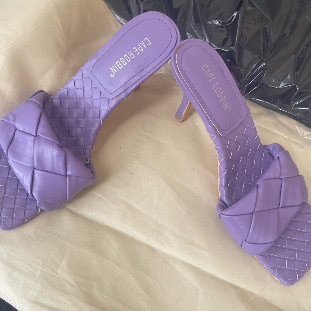 Cape Robbin Women's Lavender Woven Sandals - Picture 4 of 5